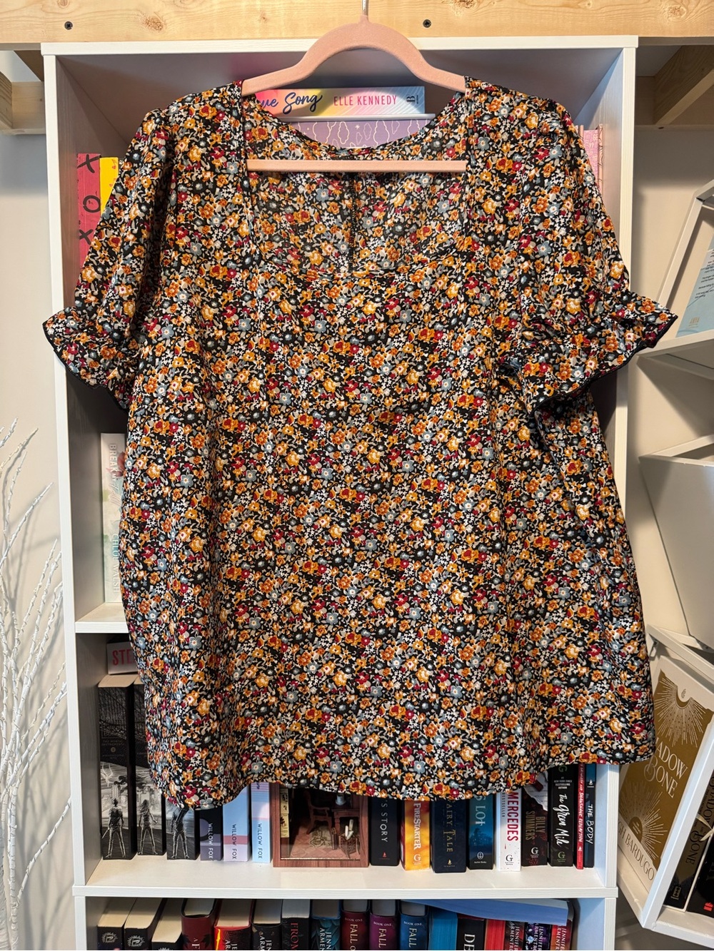 SHEIN Black Floral Puff Sleeve Blouse
